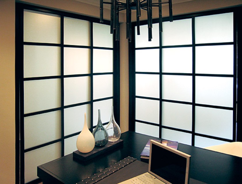 Угловая перегородка в японском стиле с матовым стеклом Чита