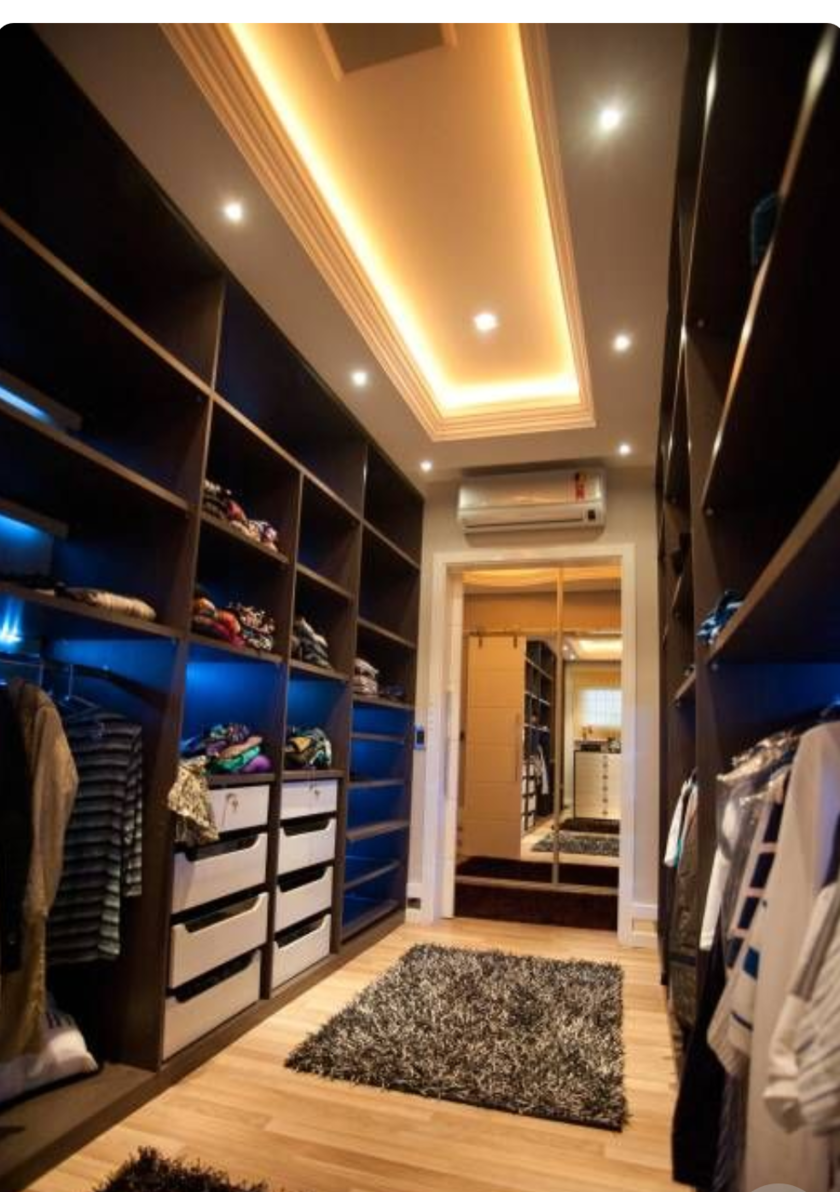 Большая открытая гардеробная комната с комбинированным наполнением Чита