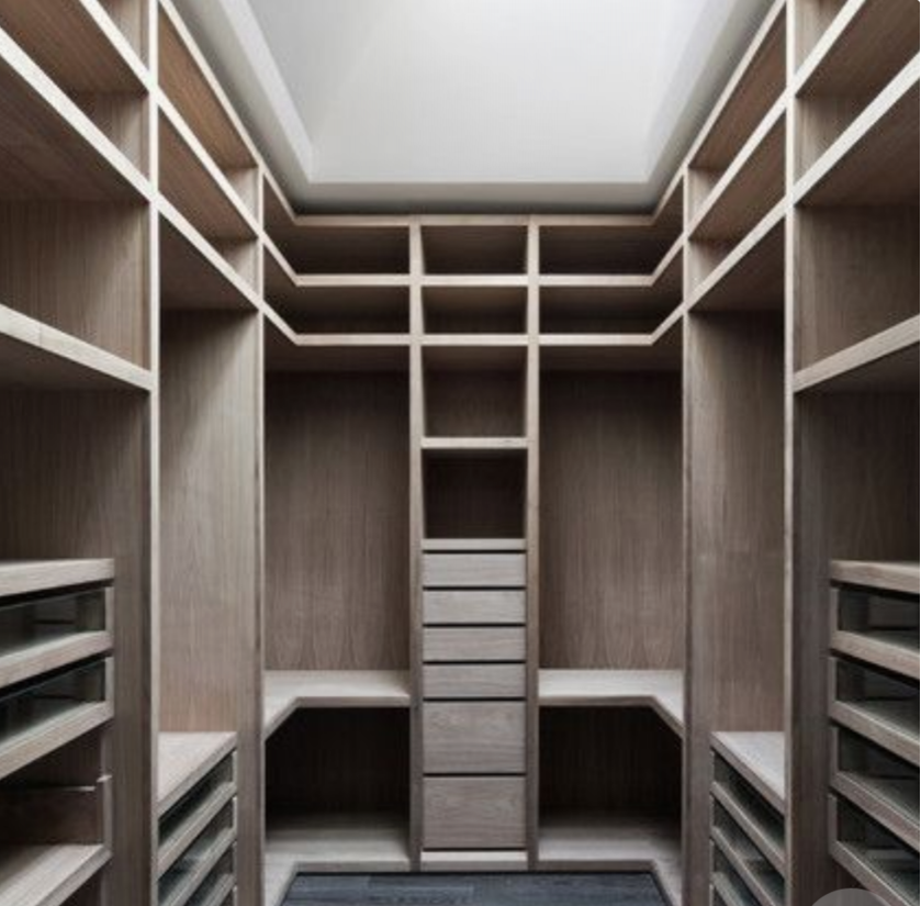 П-образная гардеробная комната в классическом стиле Чита