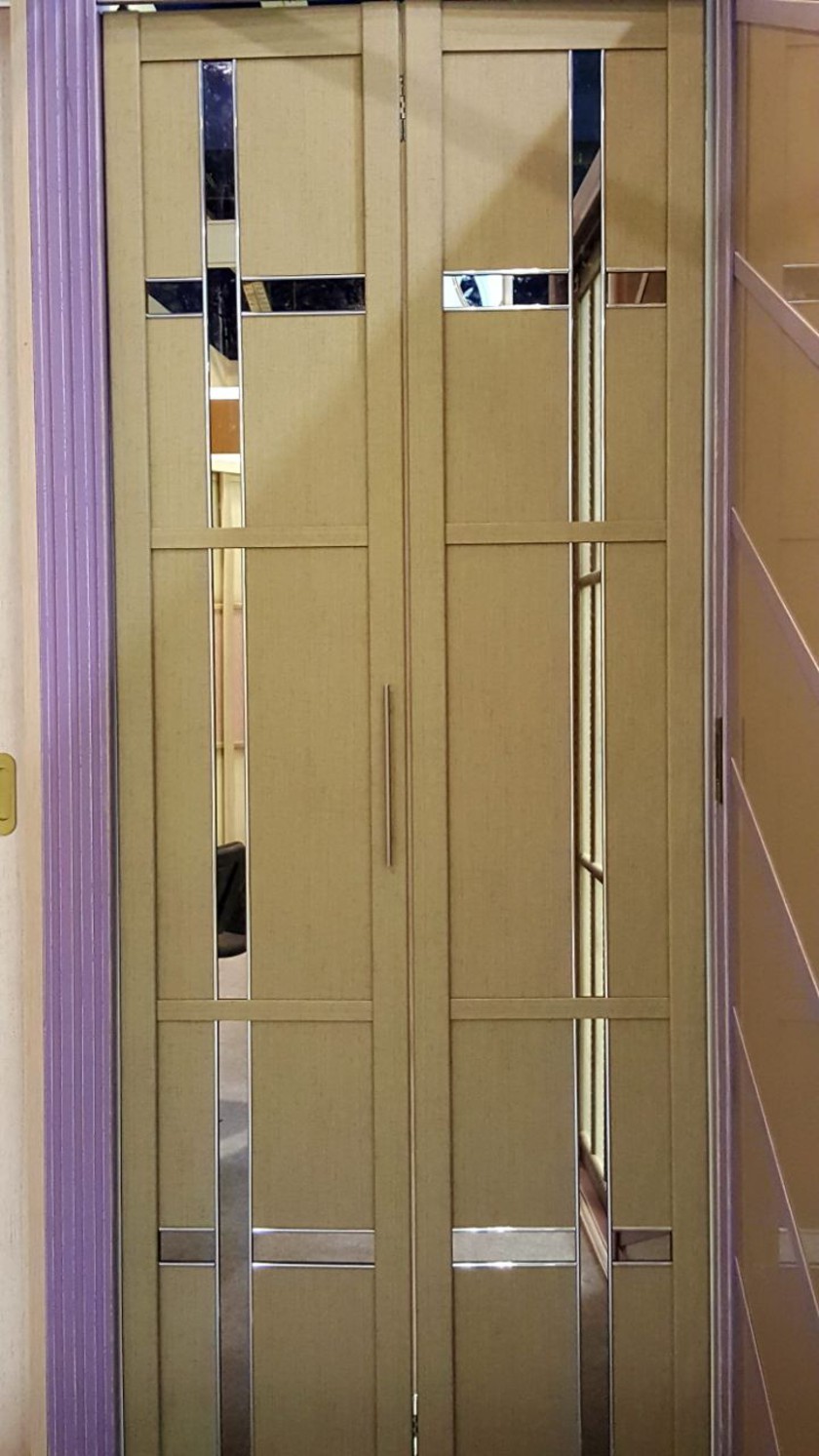 Двери гармошка шпонированные с зеркальным декором Чита