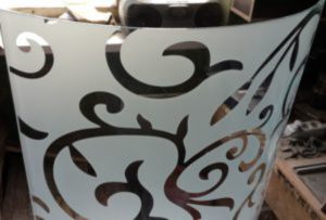 Стекло радиусное с пескоструйным рисунком для радиусных дверей Чита